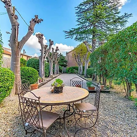 Eloi Merle - D'hotes Bed & Breakfast 3*