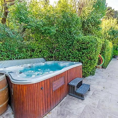 Eloi Merle - D'hotes Bed & Breakfast 3*