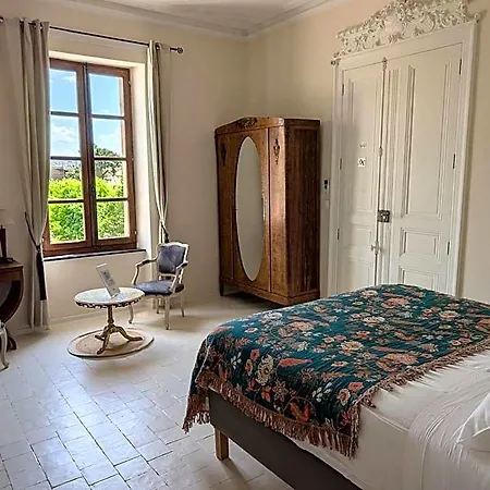 Eloi Merle - D'hotes Bed & Breakfast 3*